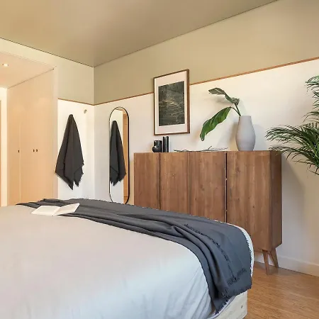 Karimata - 2 Bedrooms And Parking In Arroios * Lisboa