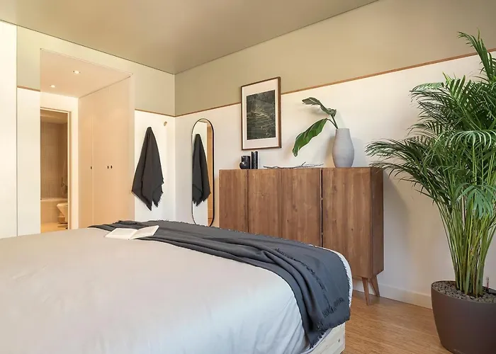 Karimata - 2 Bedrooms And Parking In Arroios * Lisboa